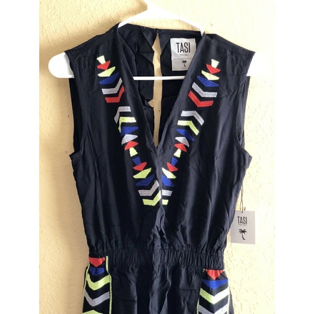 Tasi Malibu ASHLEY Embroidered Plunging Jumpsuit  Size Small Black $99 NGA - Picture 11 of 12